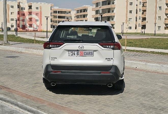 تۆیۆتا ڕاڤ 4